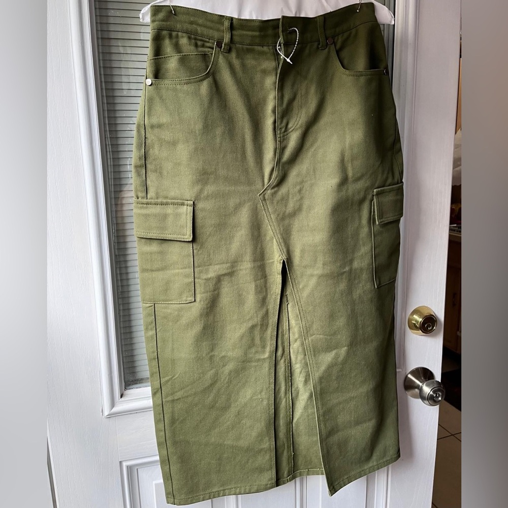 Blue rain Green jean skirt with pockets on the sides ( J )